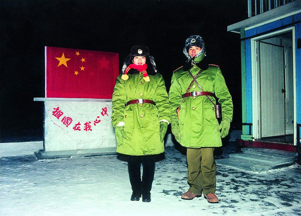 Couple sentries guard China's northern border during traditional holiday