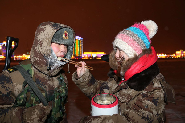 Couple sentries guard China's northern border during traditional holiday