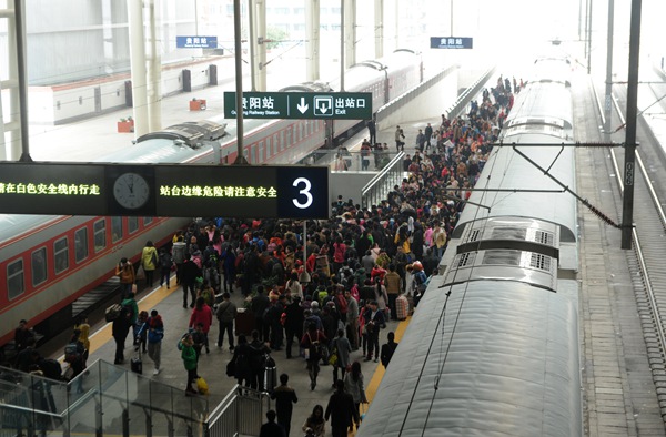 Passenger flow return peak as Spring Festival draws to an end