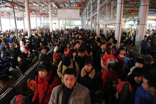 Passenger flow return peak as Spring Festival draws to an end