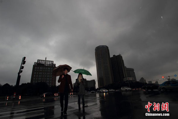 Spring brings snow and sunshine across China