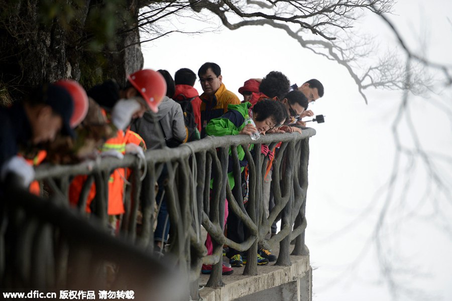 'Spider-men' janitors clean up mountain