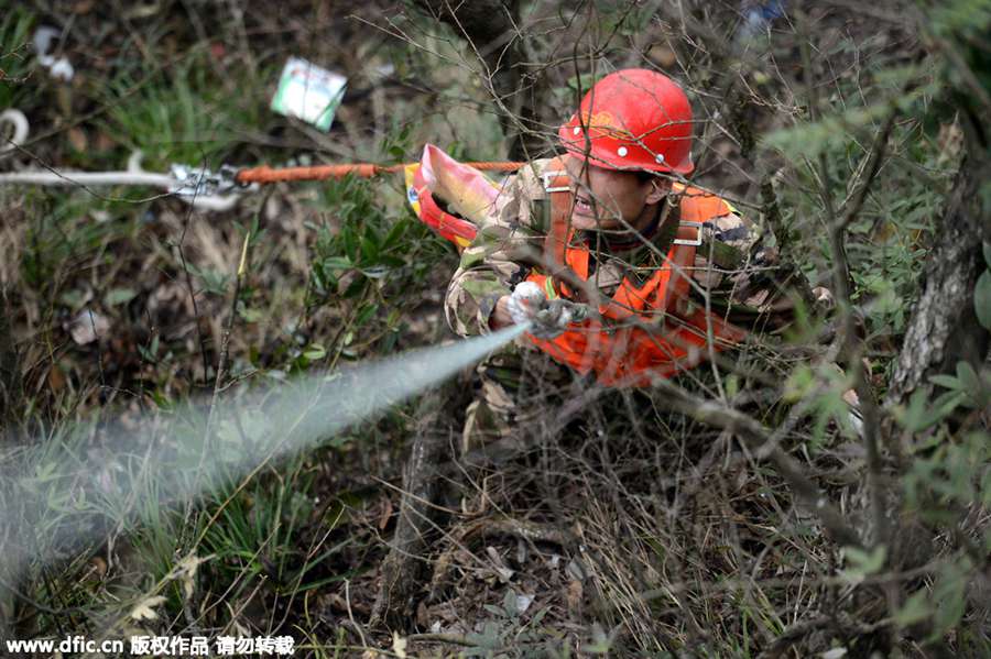 'Spider-men' janitors clean up mountain