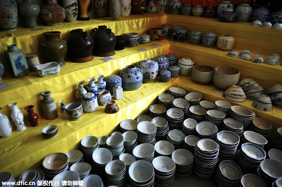 Collector turns abandoned school into folk museum