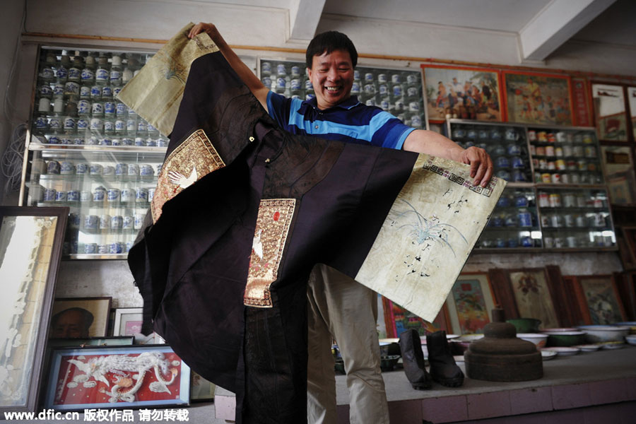 Collector turns abandoned school into folk museum