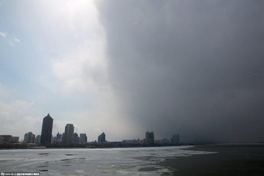 Unseasonal cold turns Harbin into a movie scene