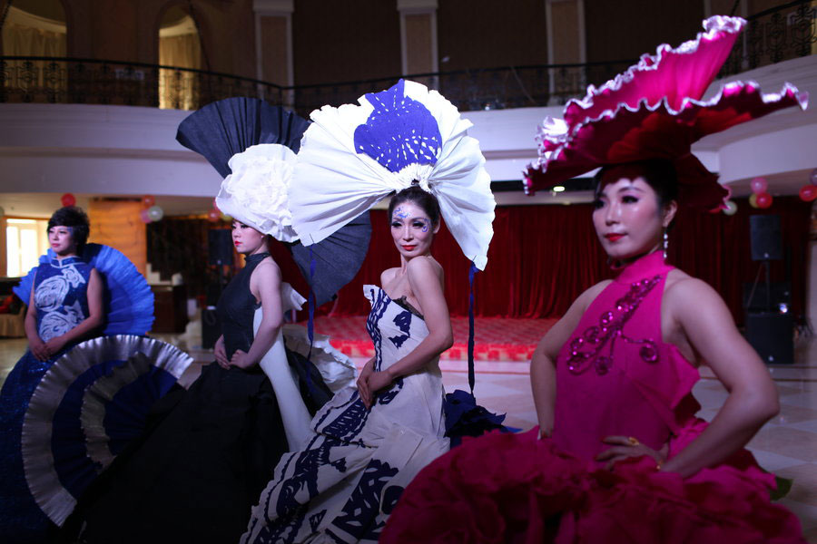 Paper fashion show in Jilin