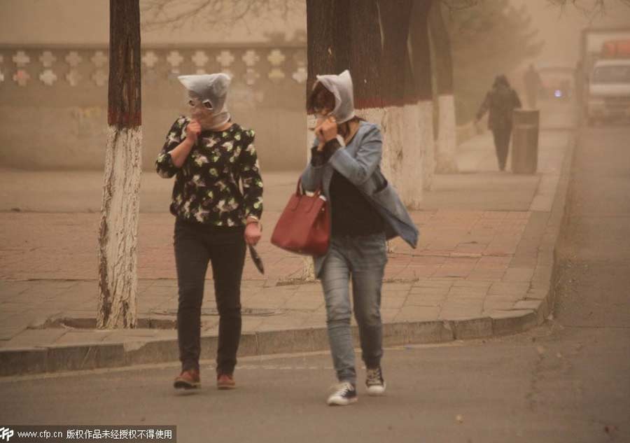 Sandstorm engulfs North China