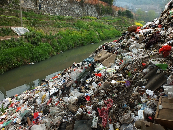 China announces water pollution controls