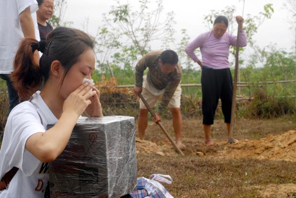 Pet lovers lay their best friends to rest