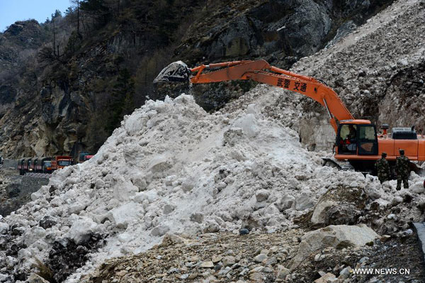 Rescue teams work in quake-hit Tibet