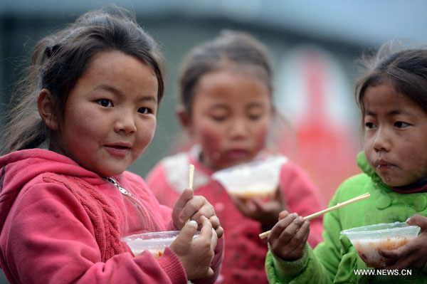 Rescue teams work in quake-hit Tibet