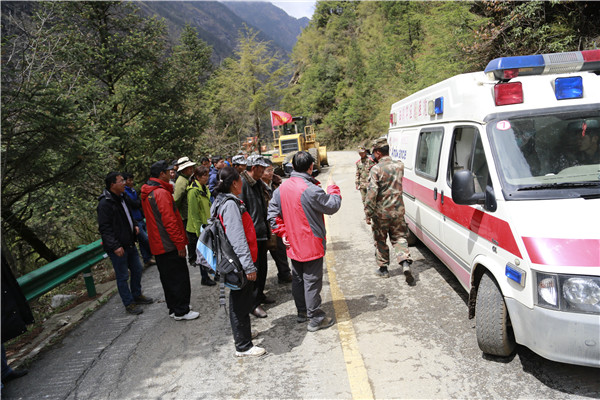 Earthquake survivors from Tibet township evacuated