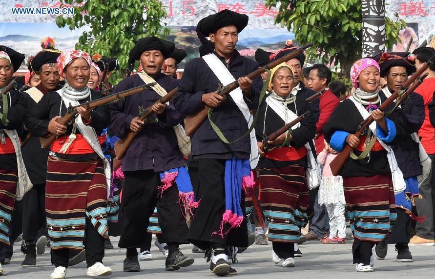 Cultural carnival parade held in Yunnan