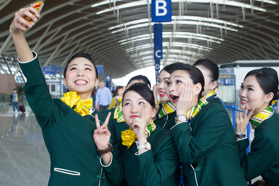 Taiwan flight attendants find new route[1]- 