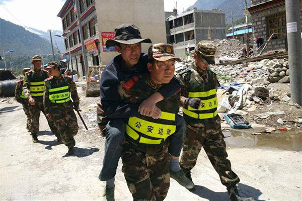 Falling rocks kill 1 in Tibet