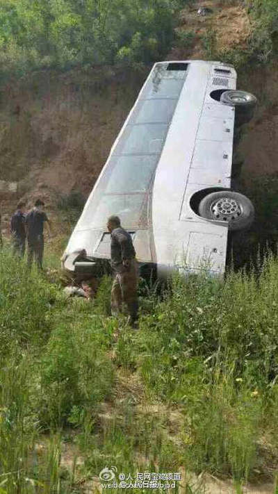 35 killed as bus plunges into NW China valley