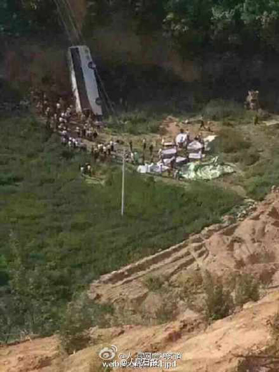 35 killed as bus plunges into NW China valley