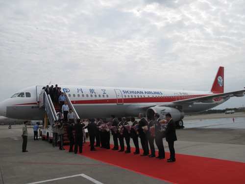 Sichuan Airlines receives its 100th Airbus aircraft