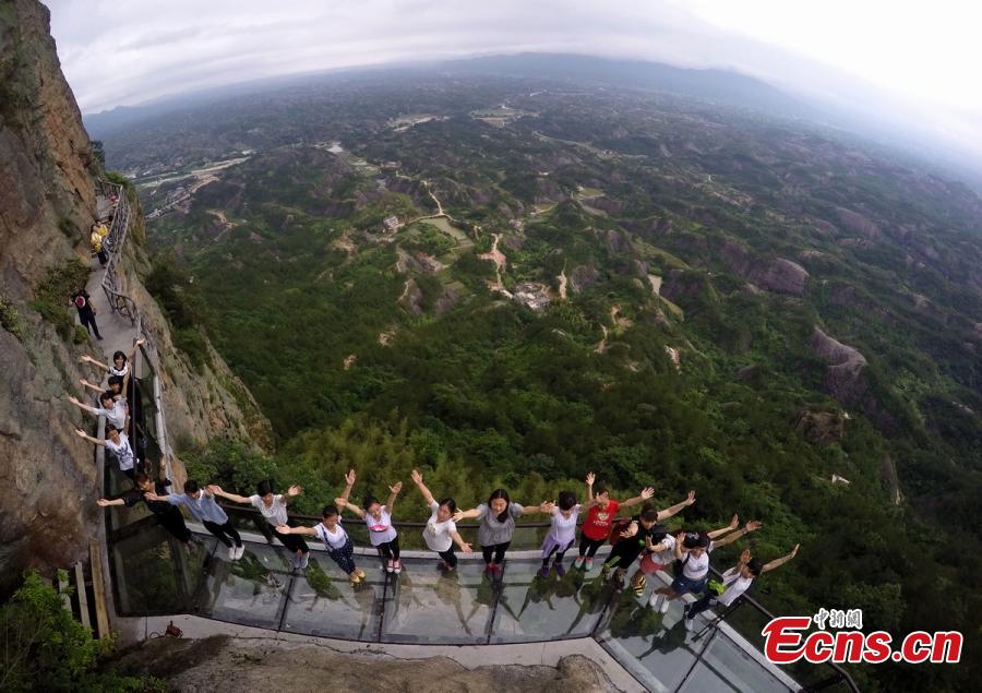 Play a melody while walking on musical cliff road