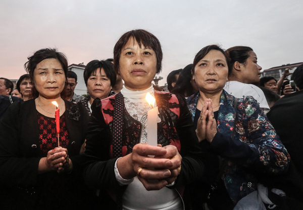 Prayers held for ship passengers