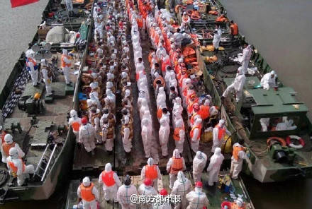 <FONT color=black>China ship death toll exceeds 400, victims mourned</FONT>