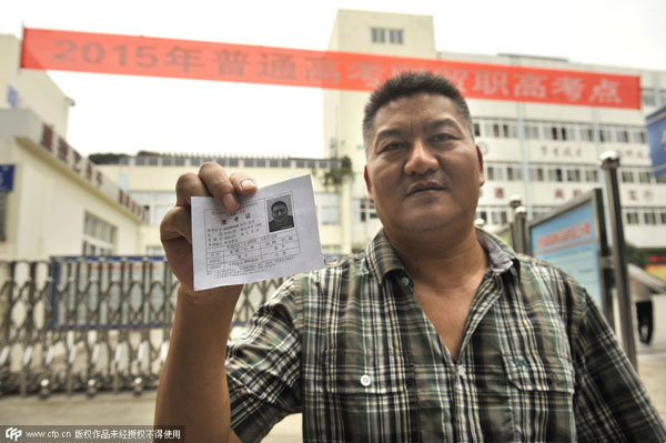 Middle-aged man sits <EM>Gaokao</EM> for the 19th time