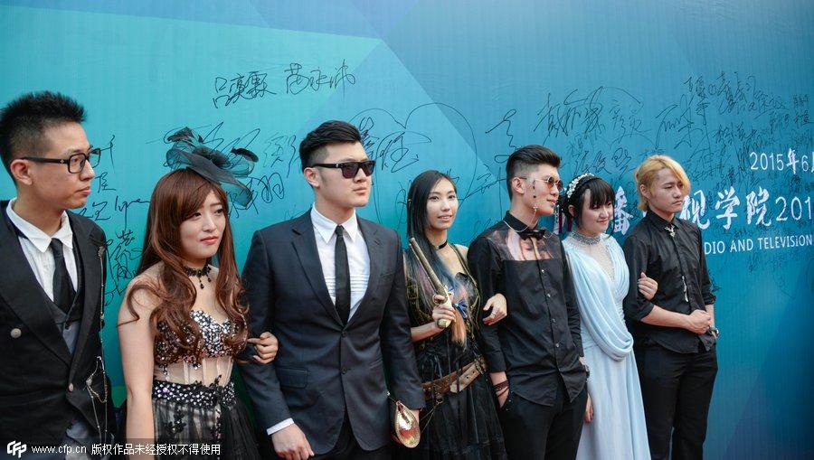Students shine on red carpet at graduation party in Nanjing