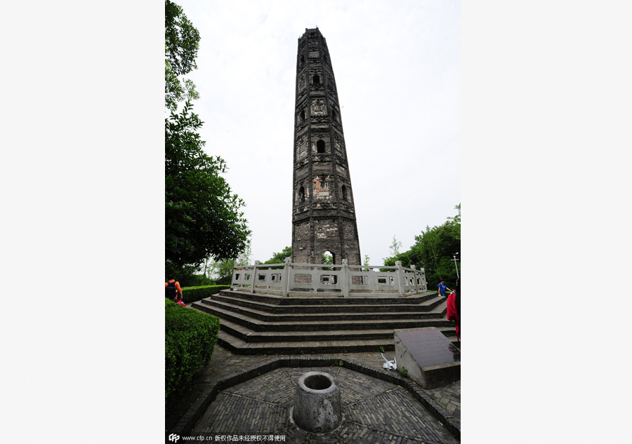 Shanghai's leaning pagoda beats the Leaning Tower of Pisa