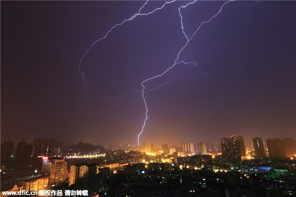 Heavy rain, flood hit many parts of China