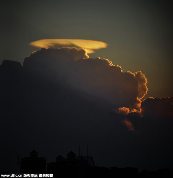 UFO-shaped clouds spotted in Guangdong