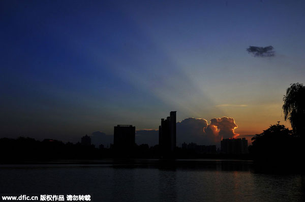 UFO-shaped clouds spotted in Guangdong