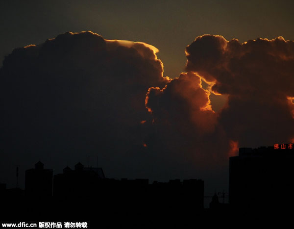 UFO-shaped clouds spotted in Guangdong