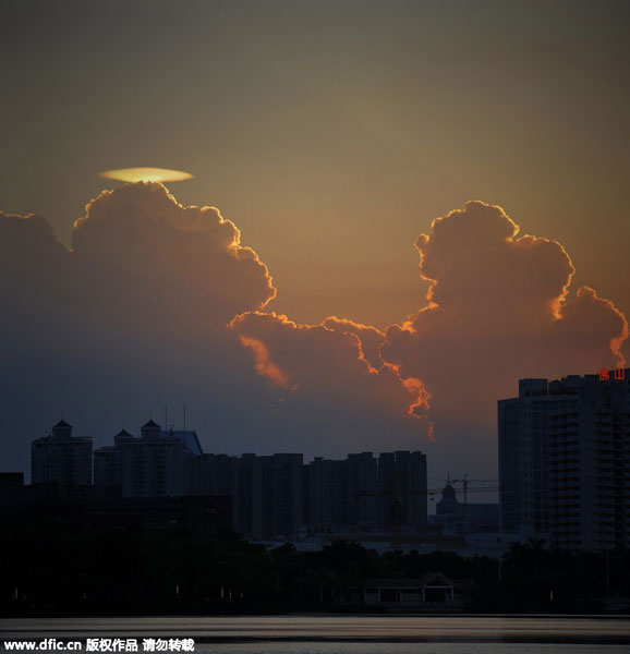 UFO-shaped clouds spotted in Guangdong