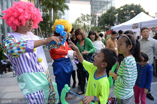 Curtain up for Shenzhen street artists