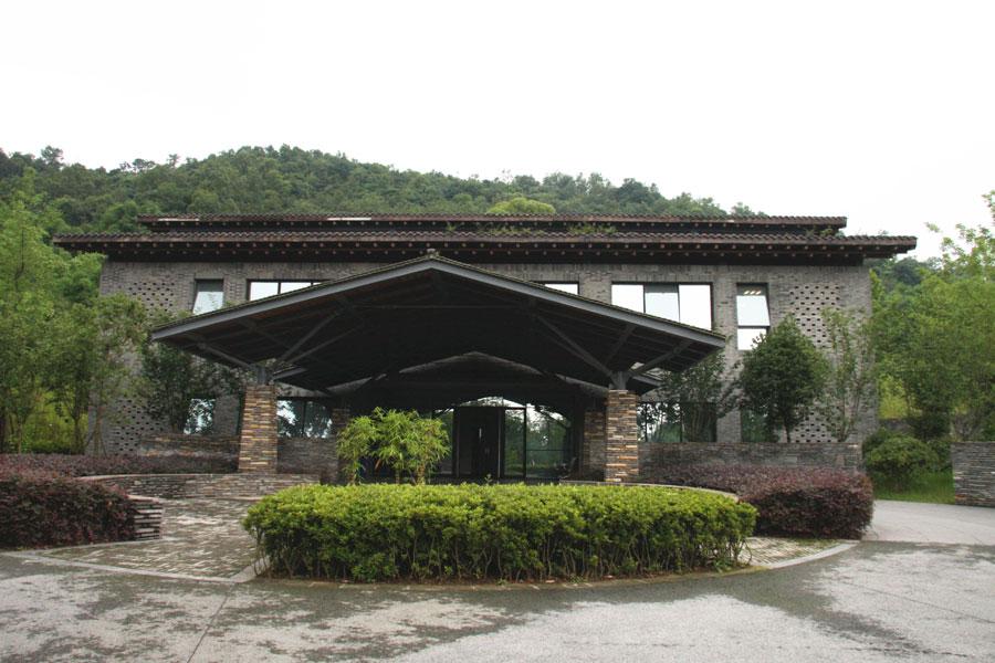 World's first panda hospital in Dujiangyan city