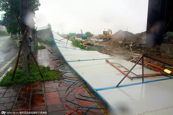 Typhoon Linfa makes landfall in Guangdong, disrupting normal life
