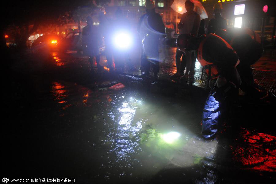 Rescuers help people flee flooding as typhoon hits Zhejiang province
