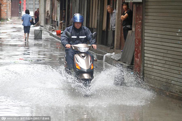 Typhoon Chan-Hom moves northeast, forces weaken