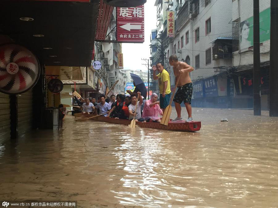 Heavy downpour hits SW China