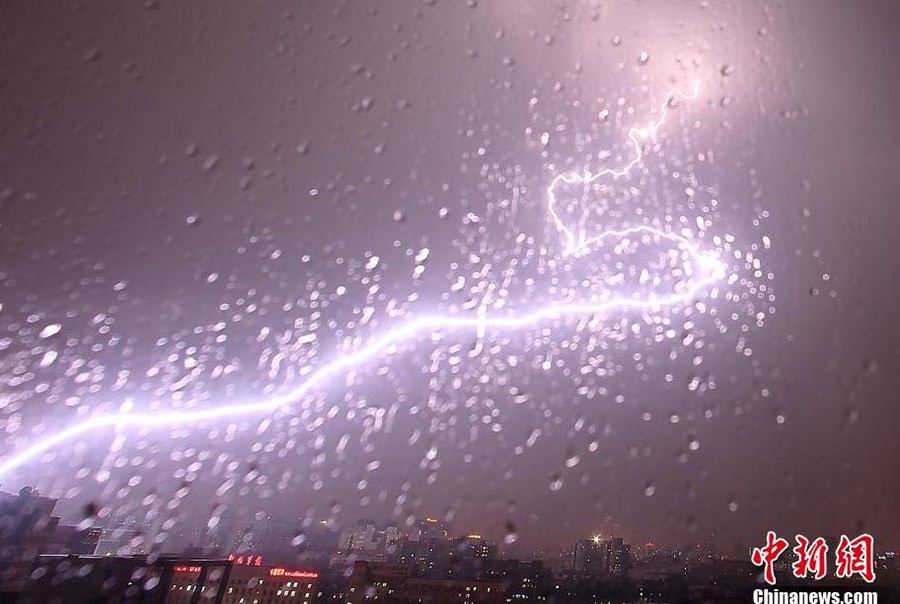 Downpour hits Beijing