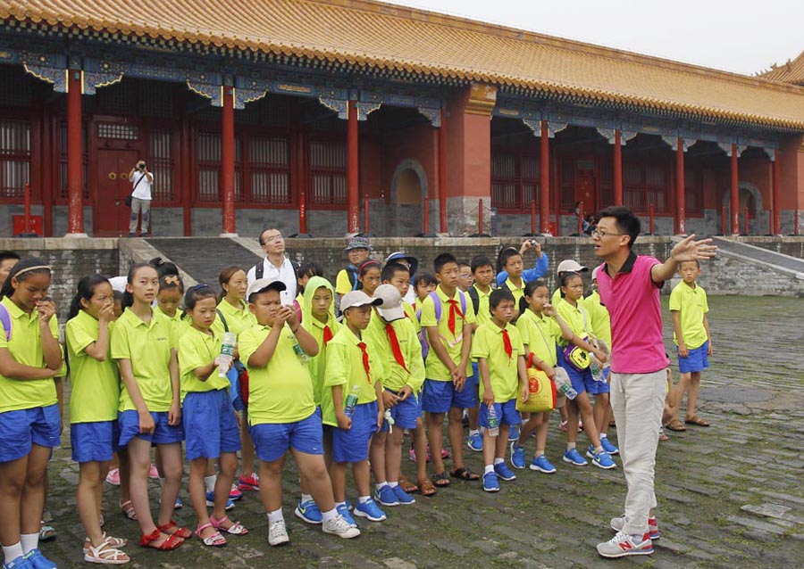 Left-behind children from remote areas visit Beijing