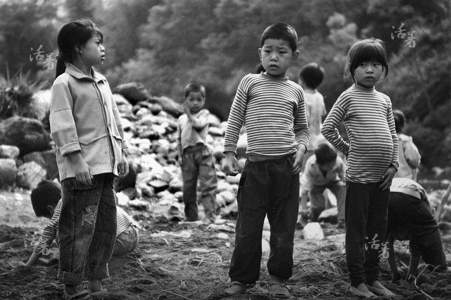 Making way for the Three Gorges Dam: a photographer captures its immigrants