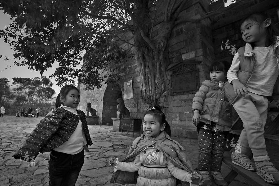 Making way for the Three Gorges Dam: a photographer captures its immigrants