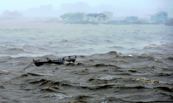 Typhoon Soudelor lands on SE China's coastal province