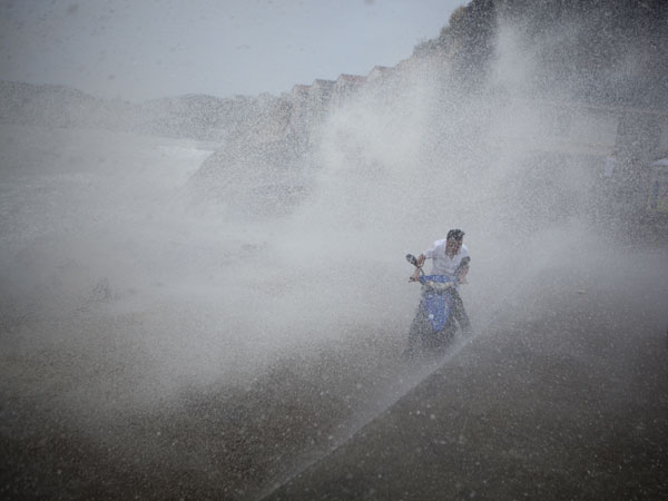 Typhoon Soudelor lands on SE China's coastal province