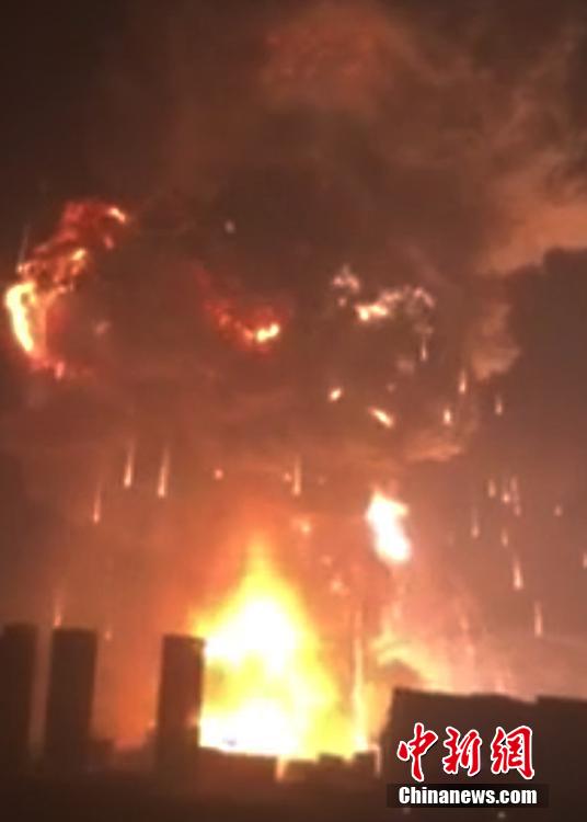 Explosions in China's Tianjin port area kill 17