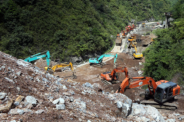 Search continues for 64 still missing in Shaanxi landslide