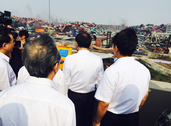 Premier Li pays tribute to firefighters killed in blasts