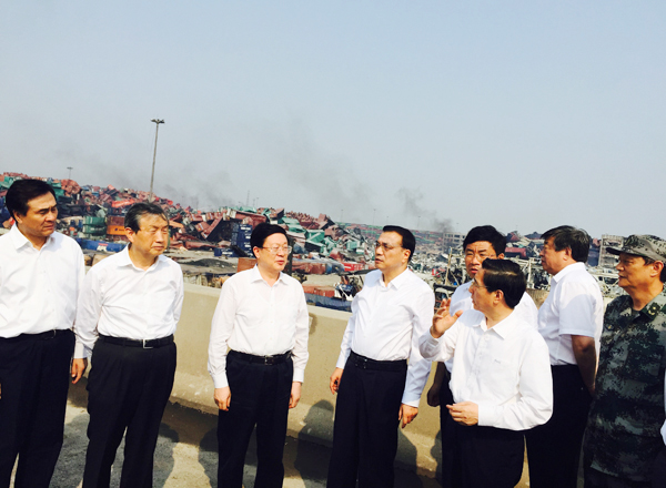 Premier Li pays tribute to firefighters killed in blasts